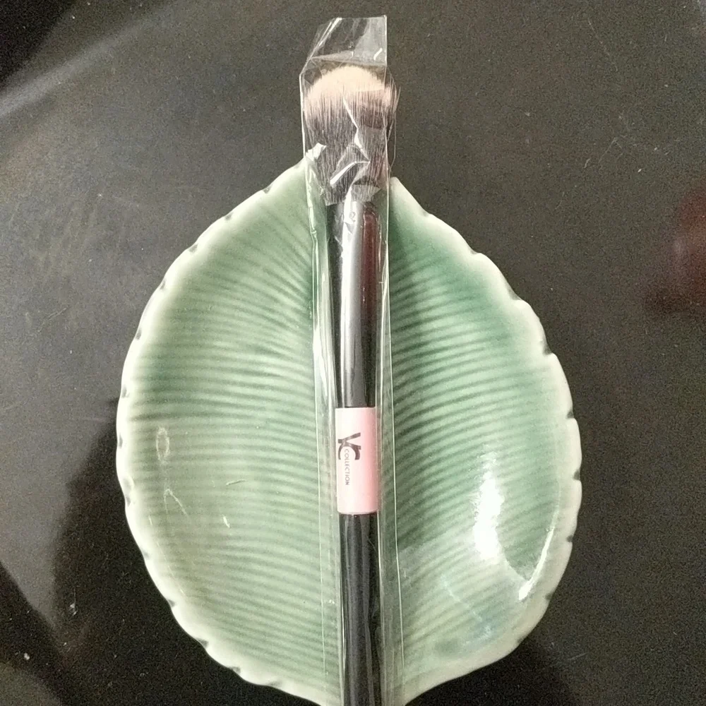 NWT Makeup Brush